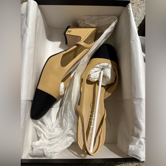 Authentic Chanel Slingbacks size 39 - Picture 3 of 11